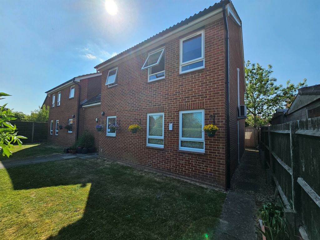 Property photo 3 of 6 Front