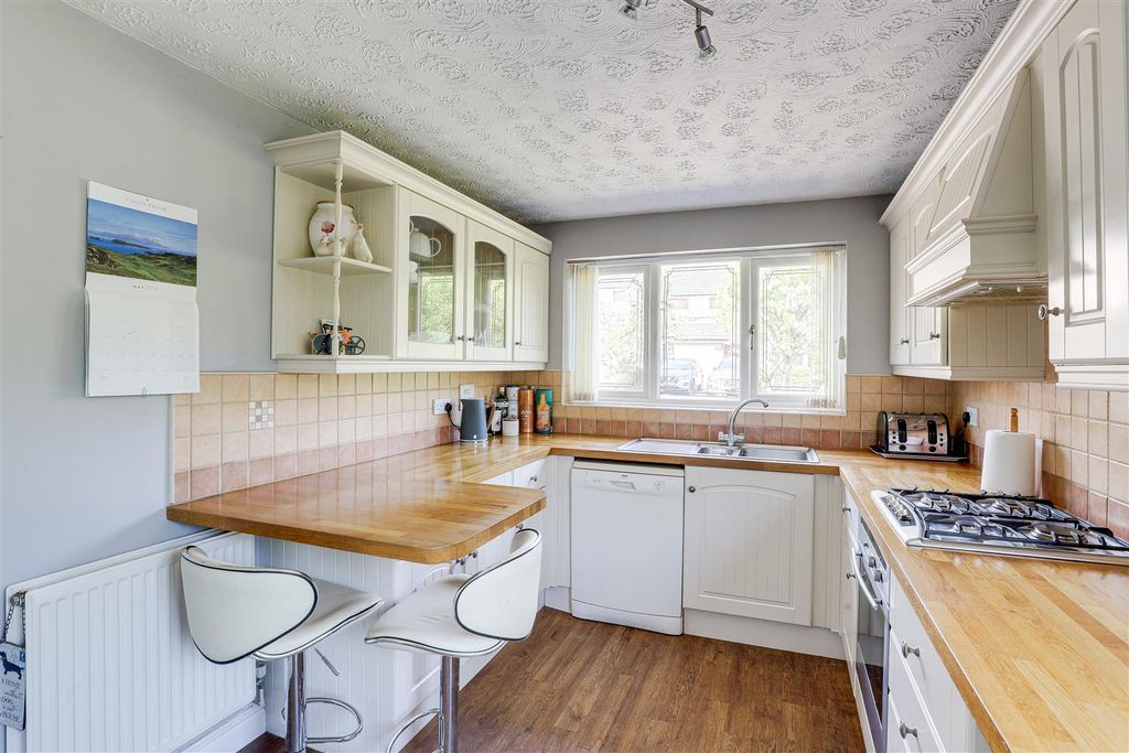 Property photo 3 of 19 6705.Jpg