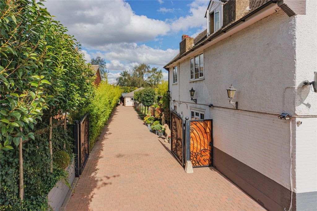 Property photo 2 of 45 Picture No. 03