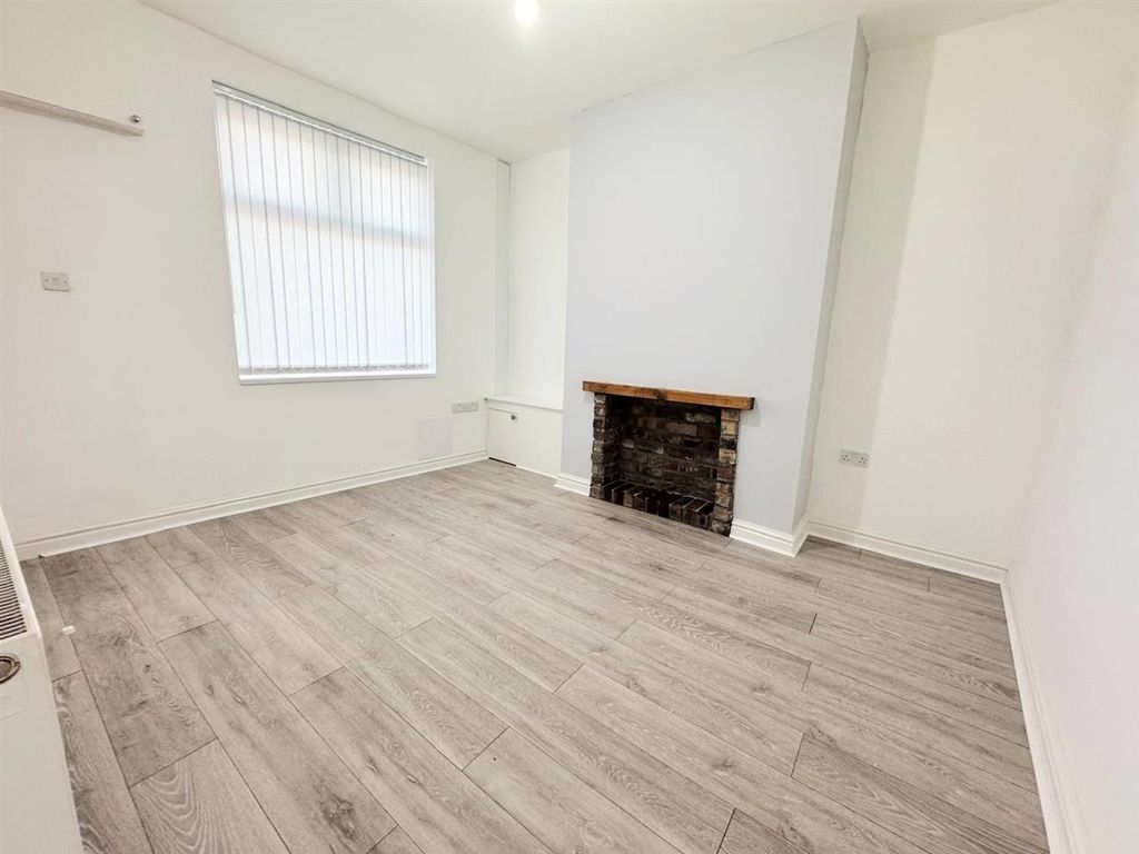 Property photo 2 of 8 Lounge