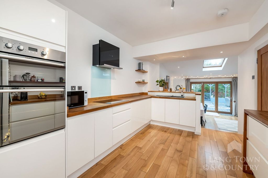 Property photo 3 of 33