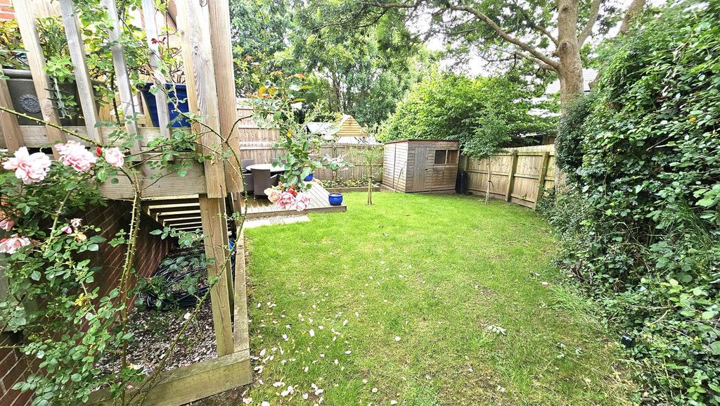 Property photo 2 of 23 Further New Garden.Jpg