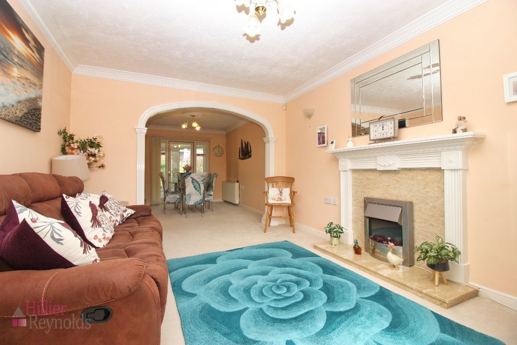 Property photo 2 of 18 Lounge