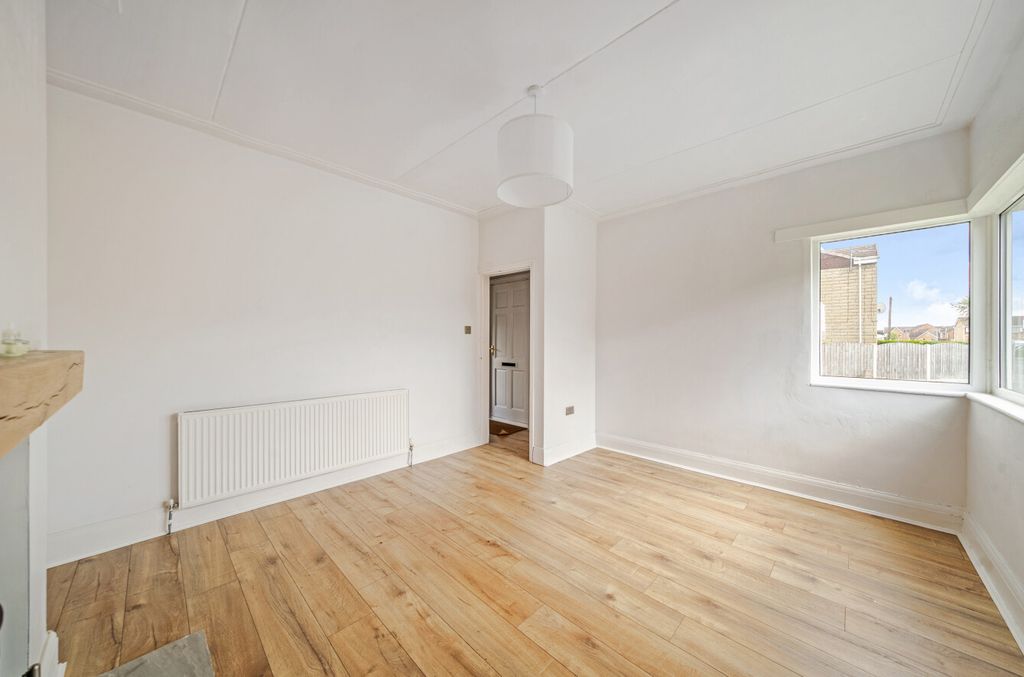 Property photo 3 of 17 1456685-8-69Fb368...