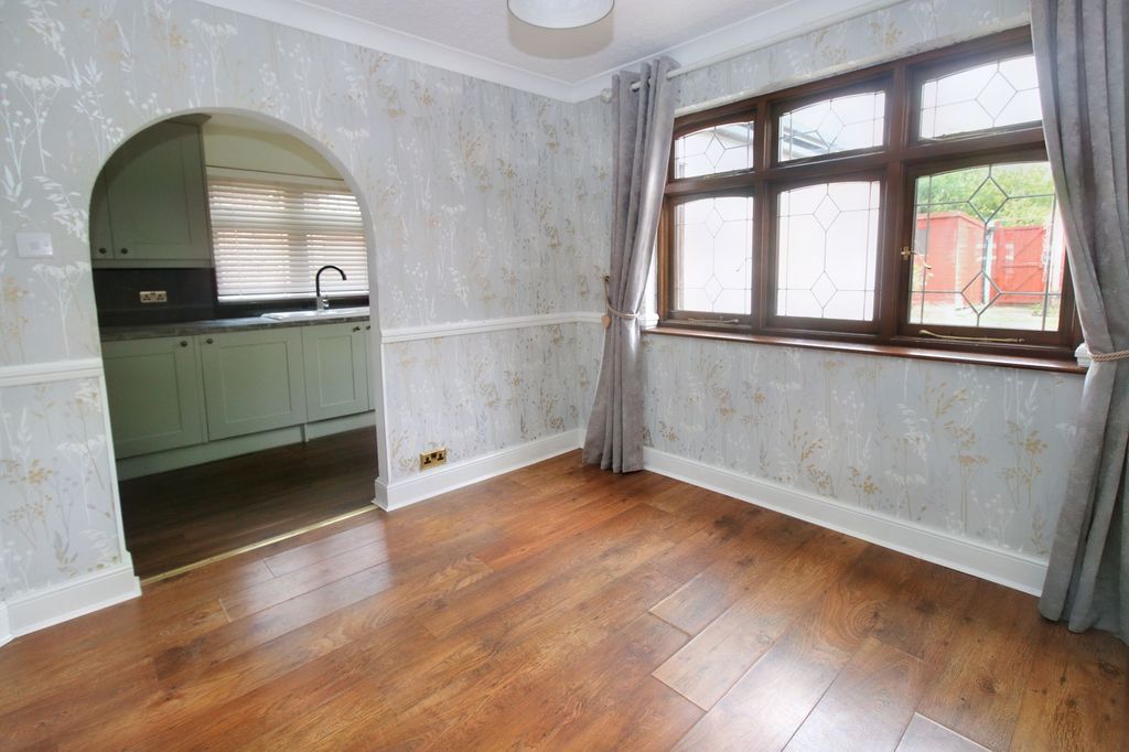 Property photo 3 of 14 Dining Room
