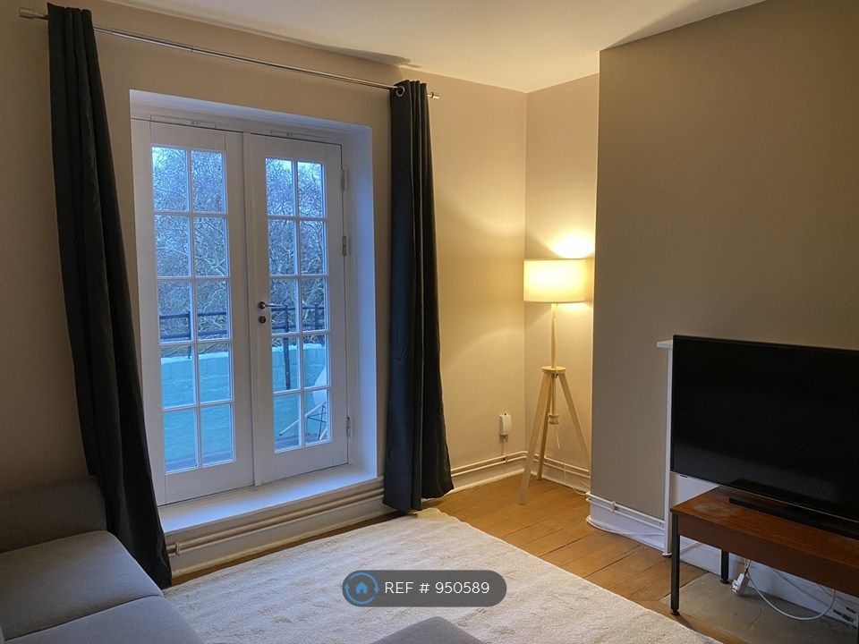 Property photo 3 of 32 Front Room