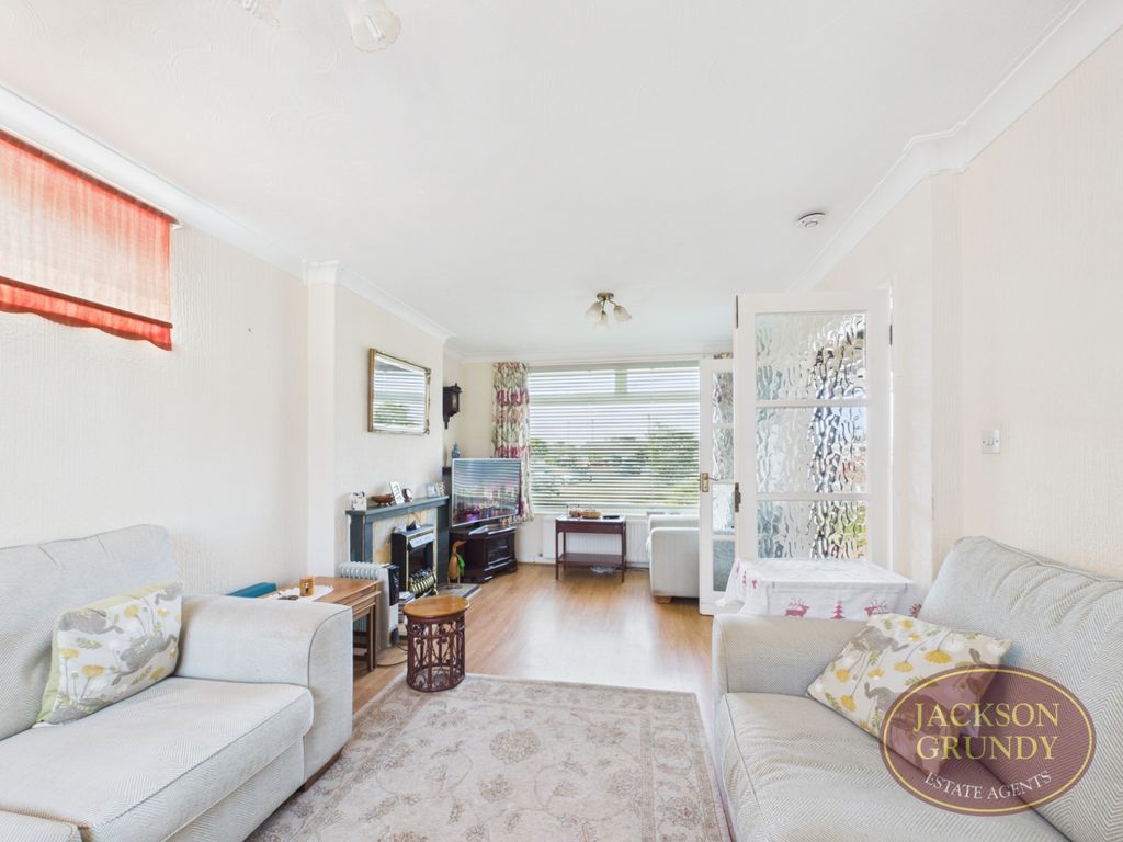 Property photo 3 of 12 Overstone Road