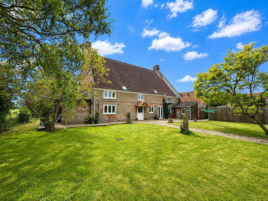 Property photo 1 of 44 Picture No. 45