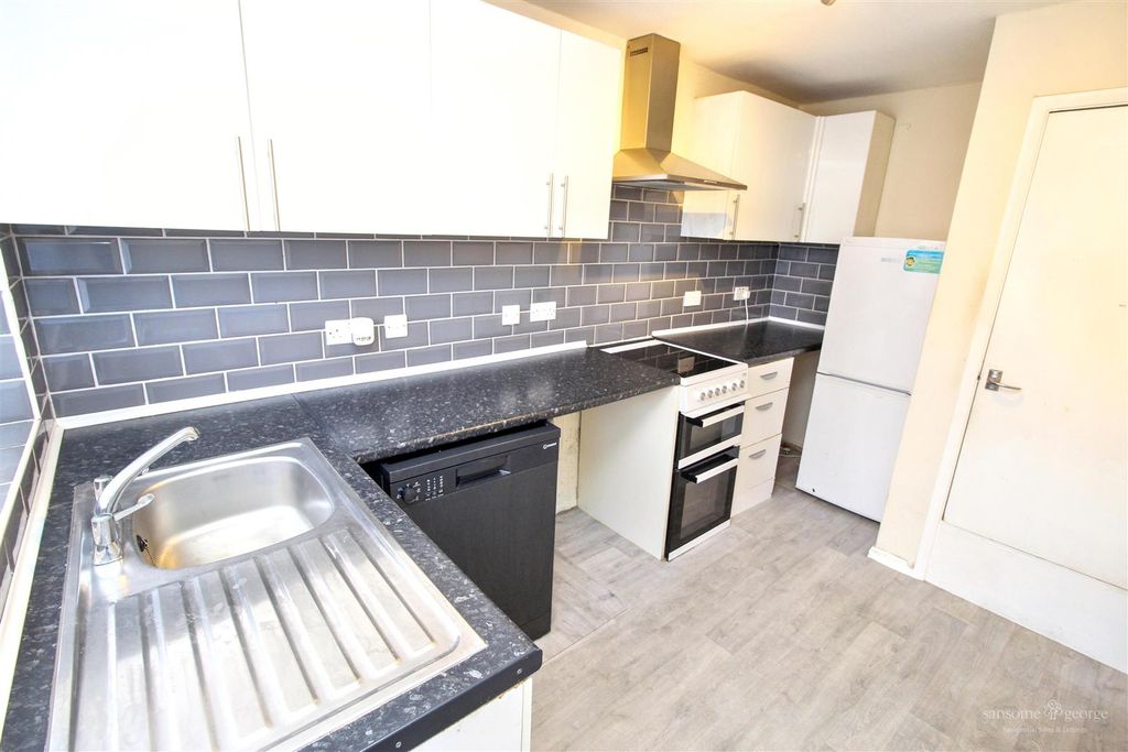 Property photo 3 of 12 Kitchen