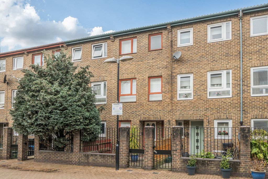 Property photo 1 of 17 1404293-1-6977688...