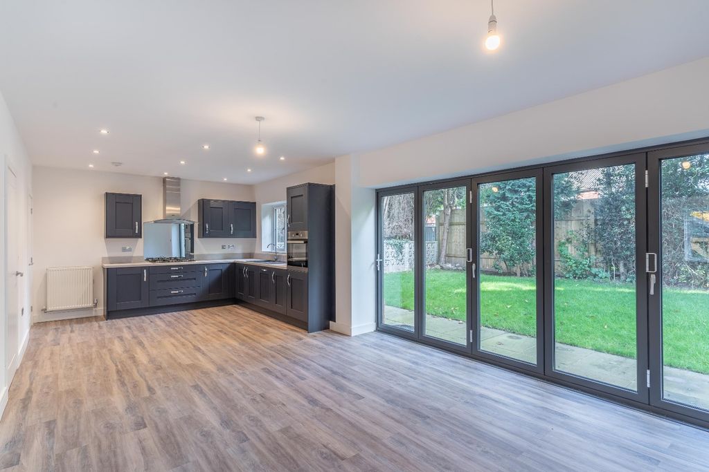 Property photo 2 of 10 3102962