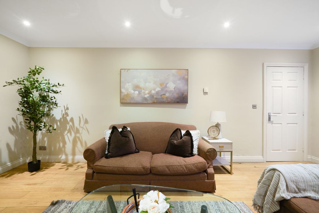 Property photo 1 of 27 Living Room