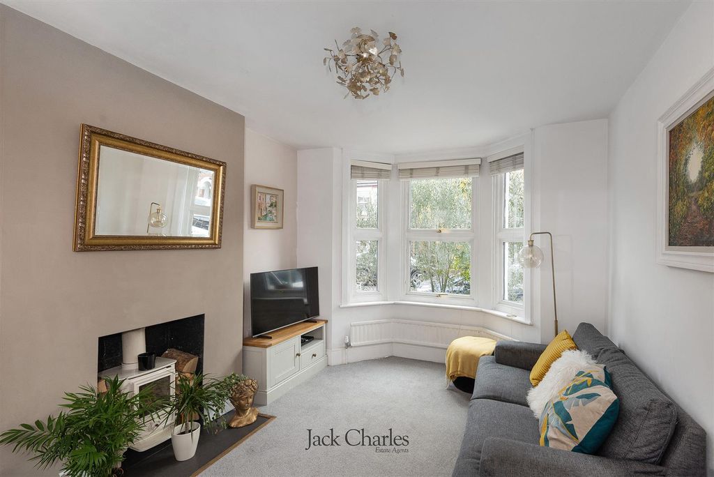 Property photo 2 of 17 60 Mabledon Rd, Tn9 2Tg 002.Jpg