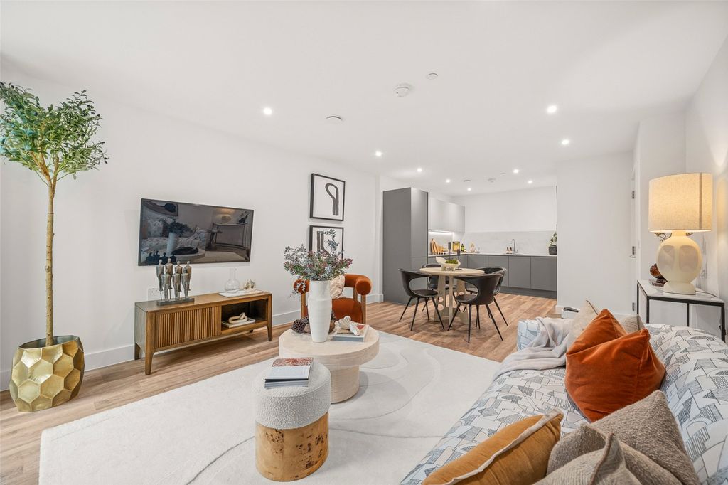 Property photo 2 of 8 Picture No. 17