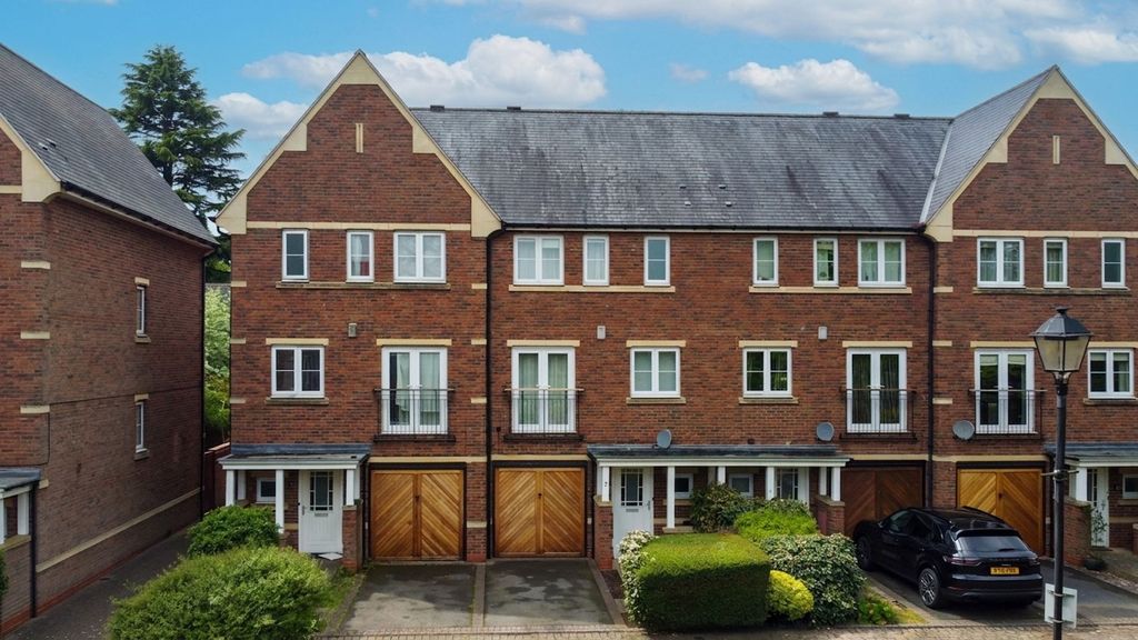 Property photo 1 of 32