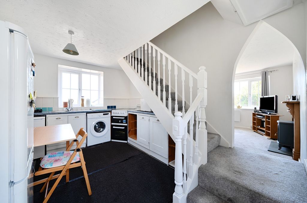 Property photo 3 of 12 1317824-18-686695...