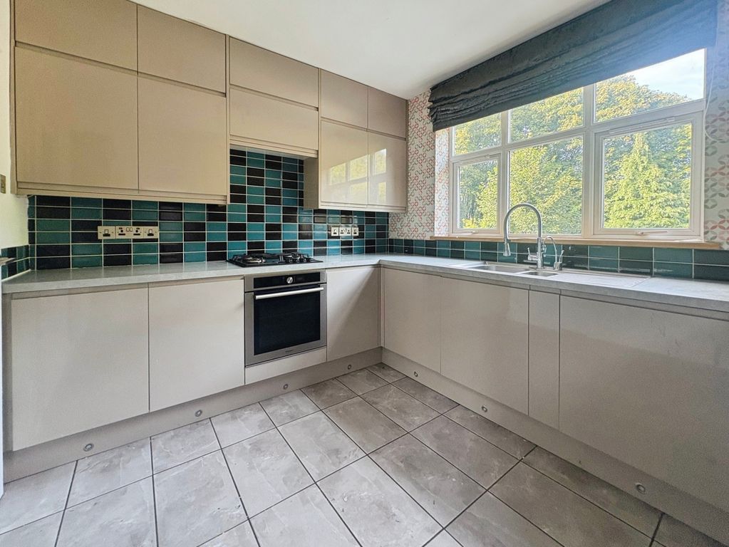 Property photo 3 of 14 Kitchen