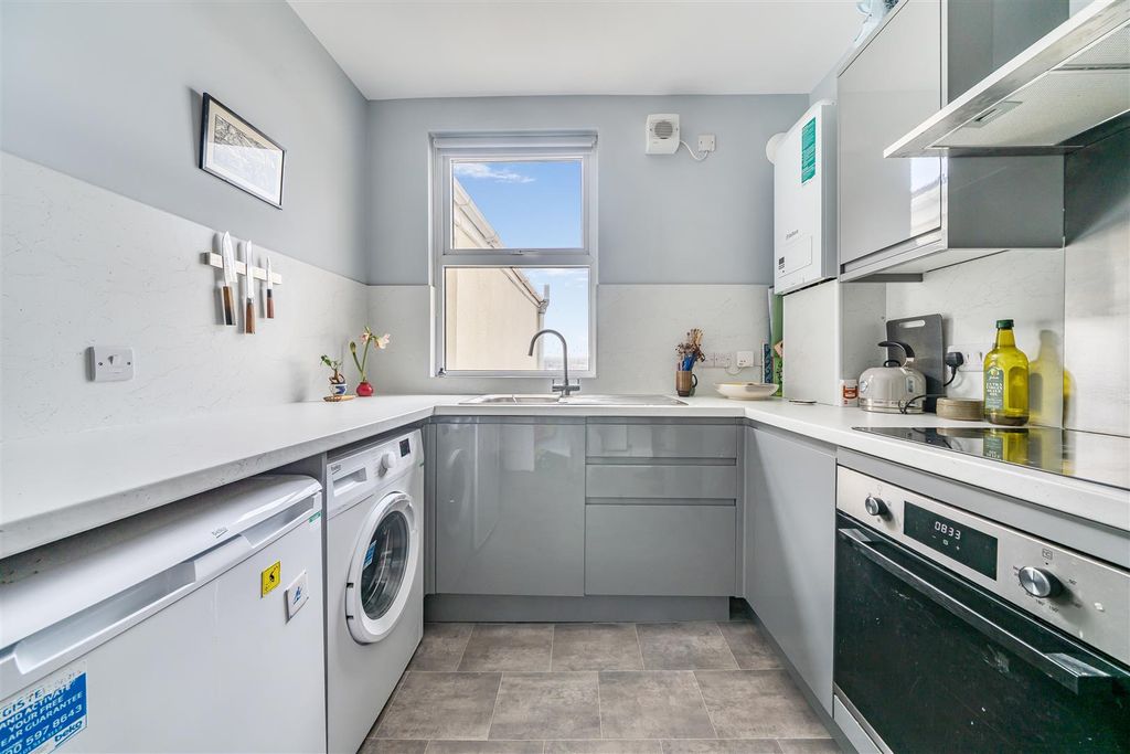 Property photo 3 of 13 1415832-3-6993358A537d6.Jpg