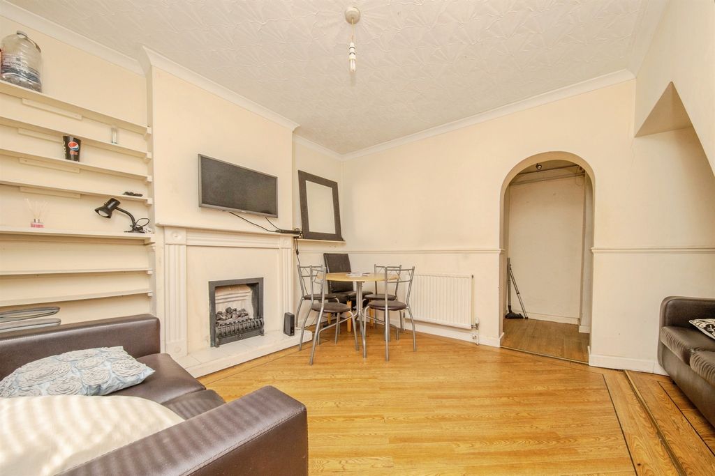 Property photo 2 of 16