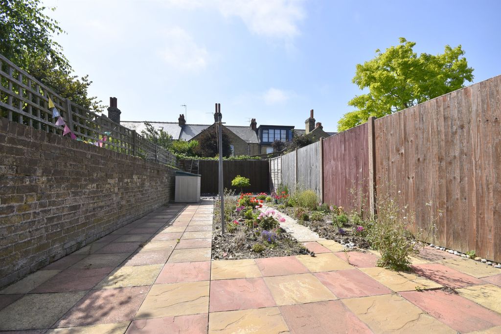 Property photo 2 of 10