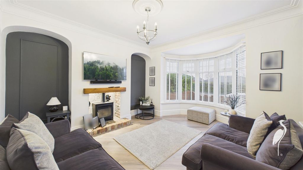 Property photo 2 of 46 Lounge