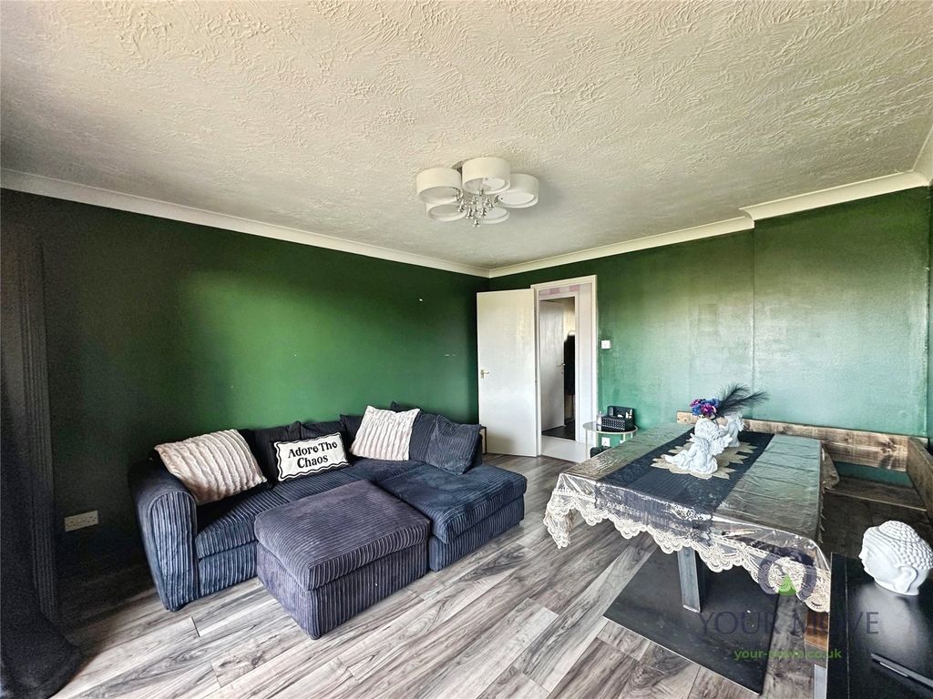 Property photo 3 of 12 Lounge