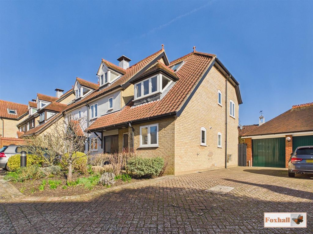 Property photo 1 of 13 Front Garden