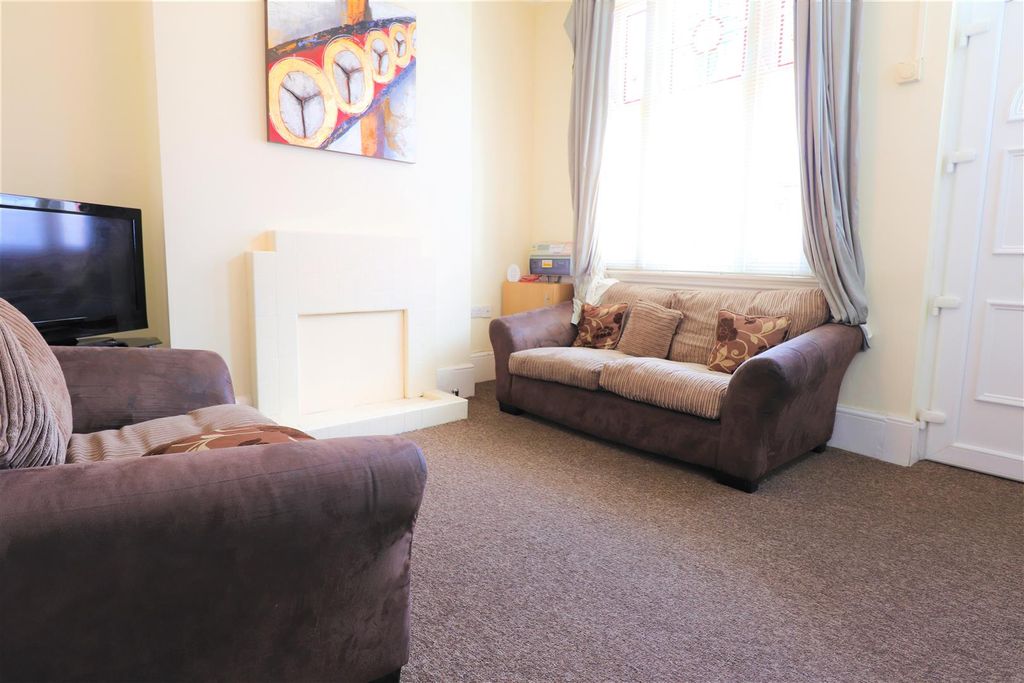 Property photo 2 of 11 Lounge