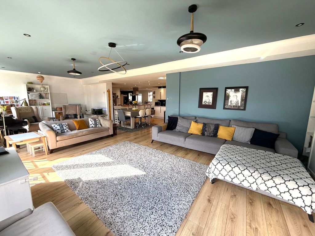 Property photo 2 of 35 Photo 32