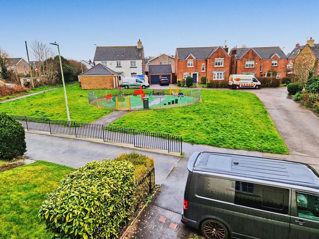 Property photo 2 of 33