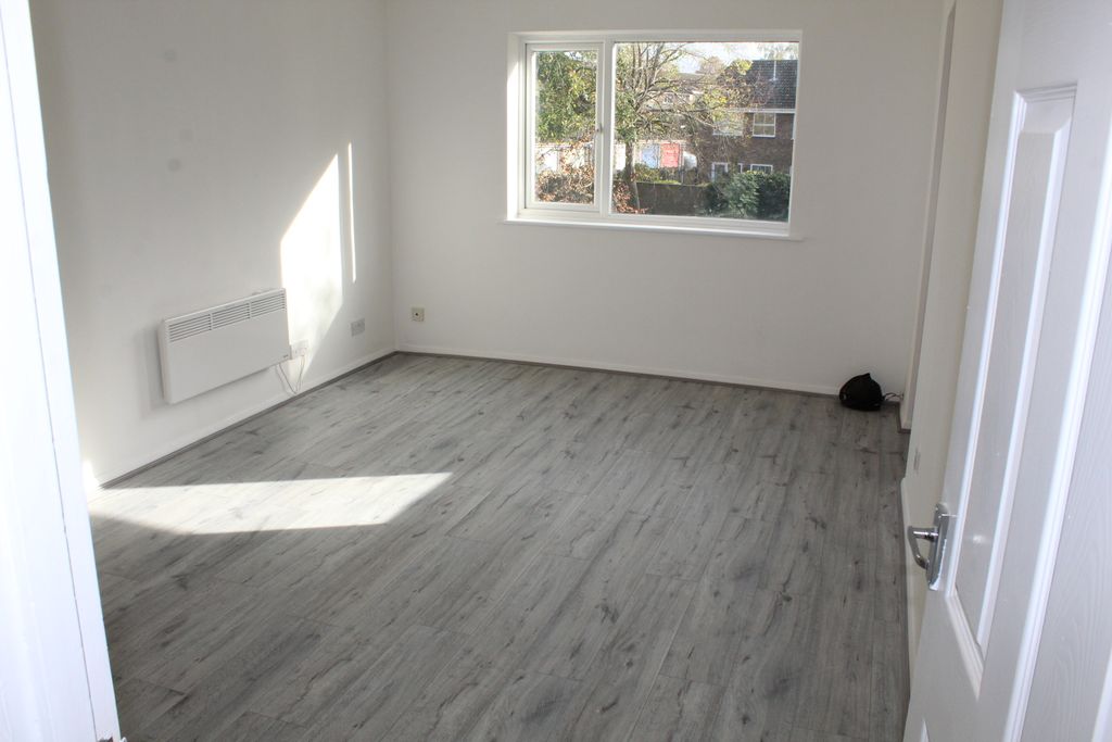 Property photo 3 of 11 Lounge