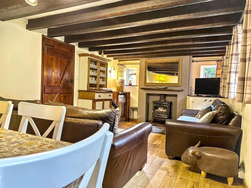 Property photo 3 of 22 Lounge