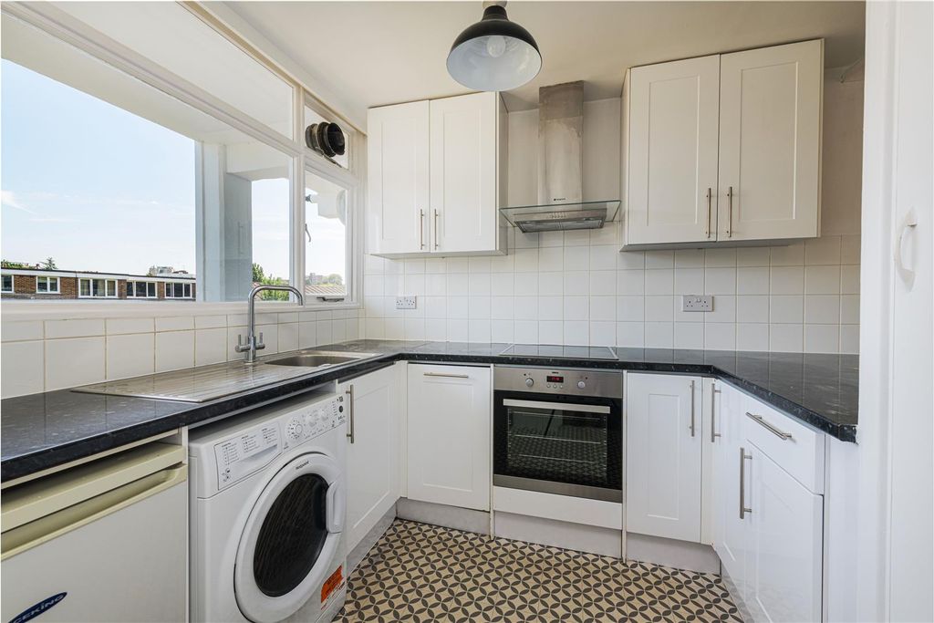 Property photo 3 of 8 60 Heath Royal Kit.Jpg
