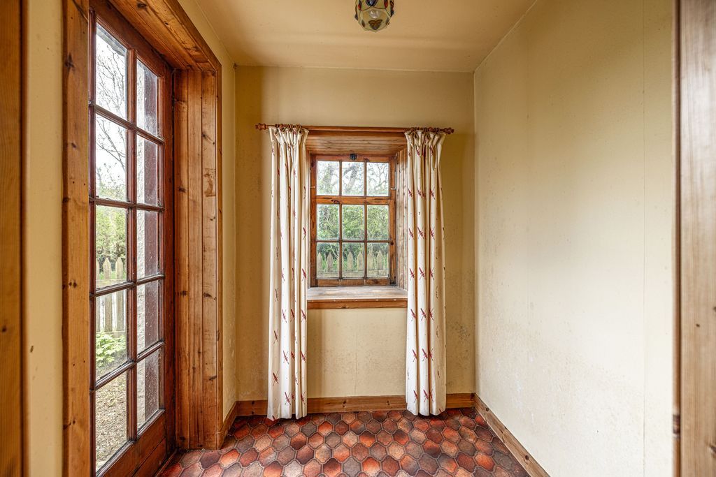 Property photo 3 of 37 Entrance Porch