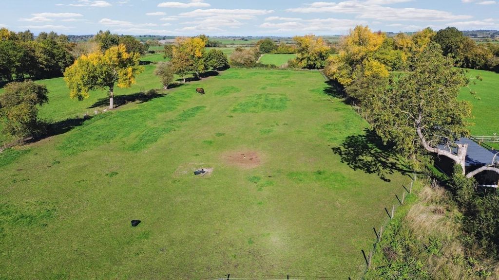 Property photo 2 of 25