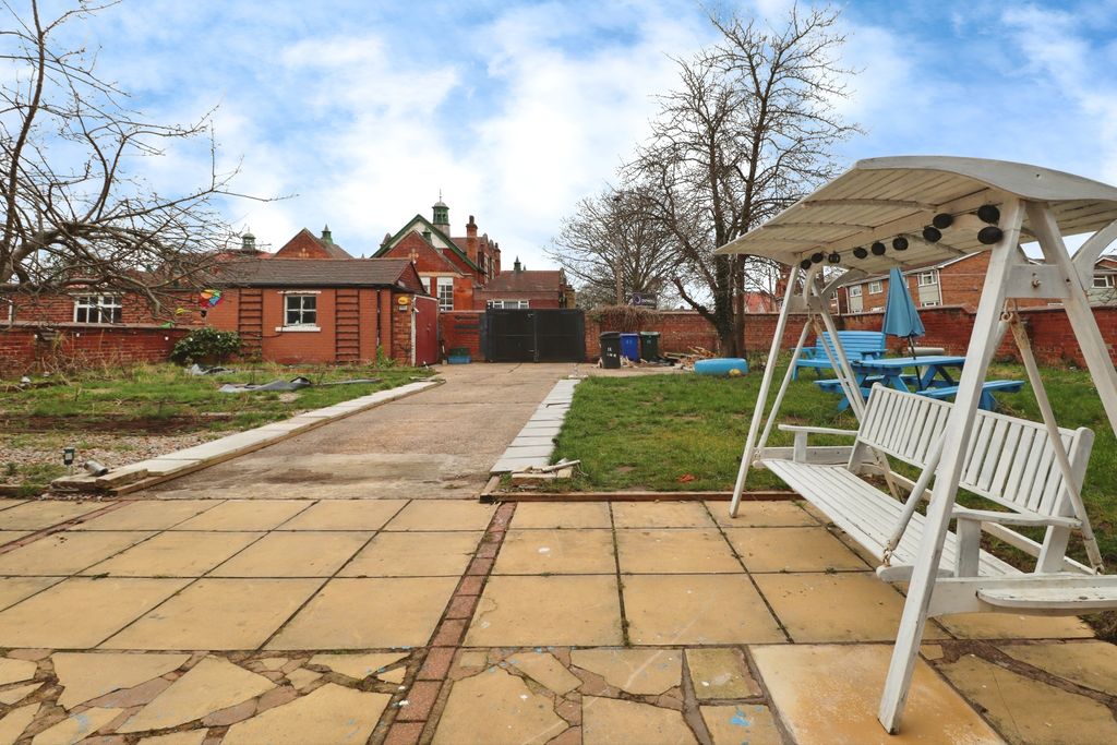 Property photo 2 of 24 Rear Garden