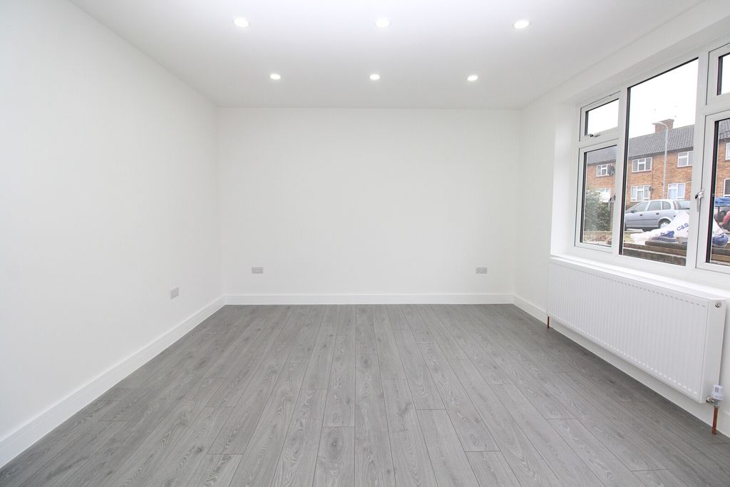 Property photo 2 of 11 Lounge View 1