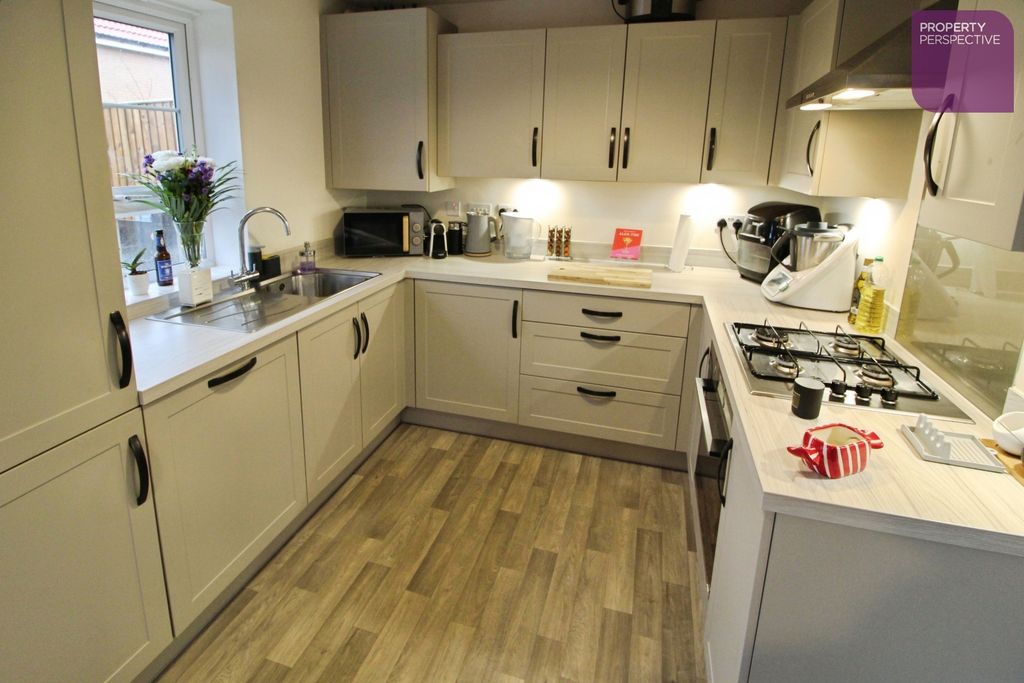 Property photo 3 of 11 Dining Kitchen