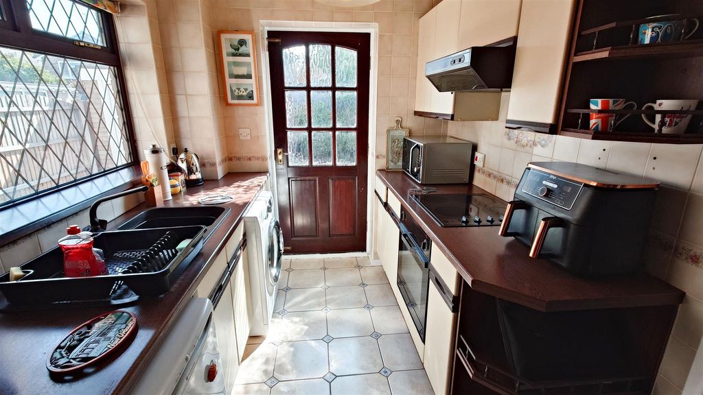 Property photo 3 of 20 Kitchen