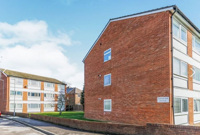 Property photo 3 of 9 Bathroom