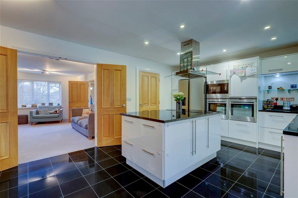 Property photo 1 of 6 Kitchen/Dining Room