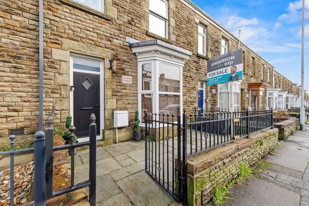 Property photo 2 of 28