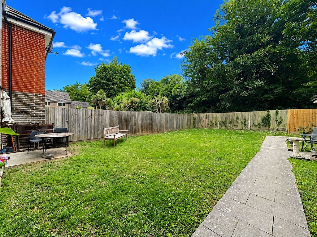 Property photo 3 of 13 Communal Garden (1)