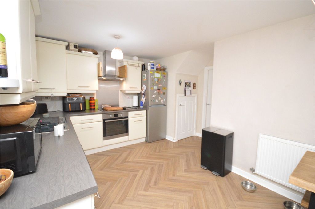 Property photo 3 of 17 Picture 3