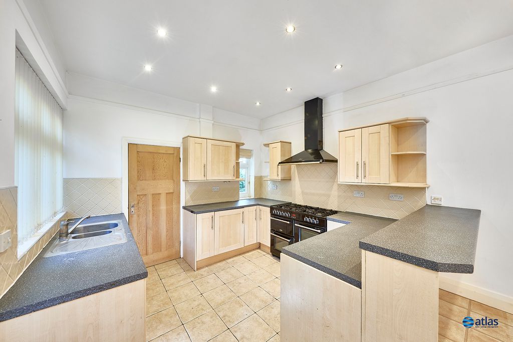 Property photo 2 of 22 Kitchen/Dining Area