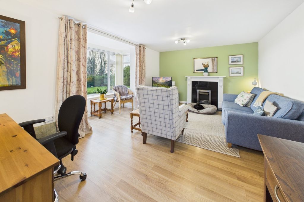 Property photo 3 of 32 Annexe Sitting Room