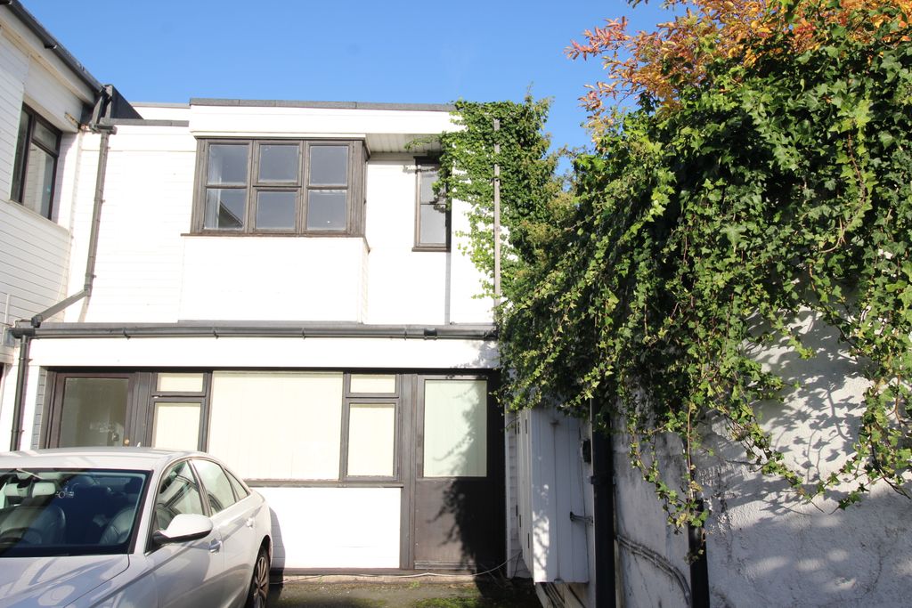 Property photo 1 of 11 Front