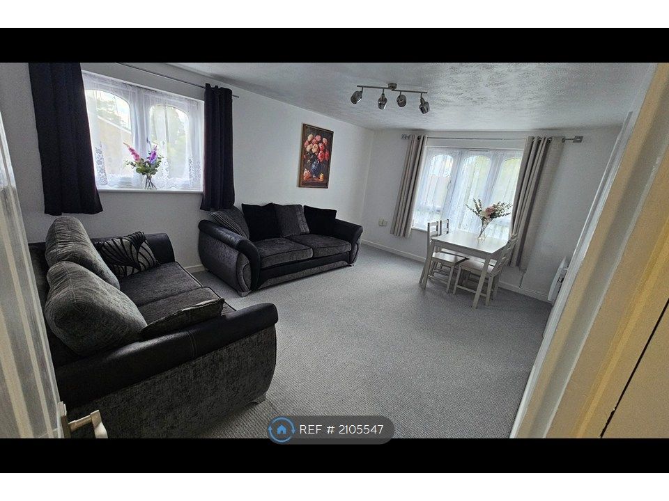 Property photo 1 of 18 Living Room.