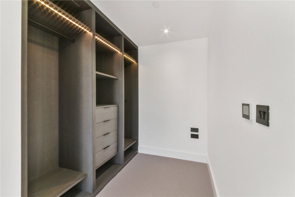 Property photo 3 of 8 Brigade Court
