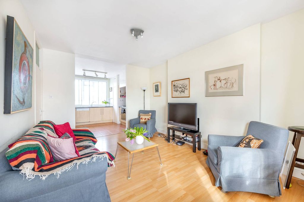 Property photo 2 of 11